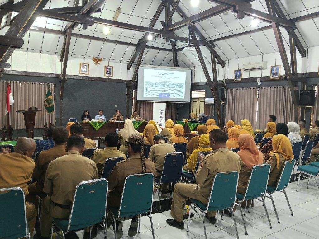 PENYERAHAN SK PENSIUN DAN TALI ASIH KORPRI TMT 1 NOVEMBER 2026